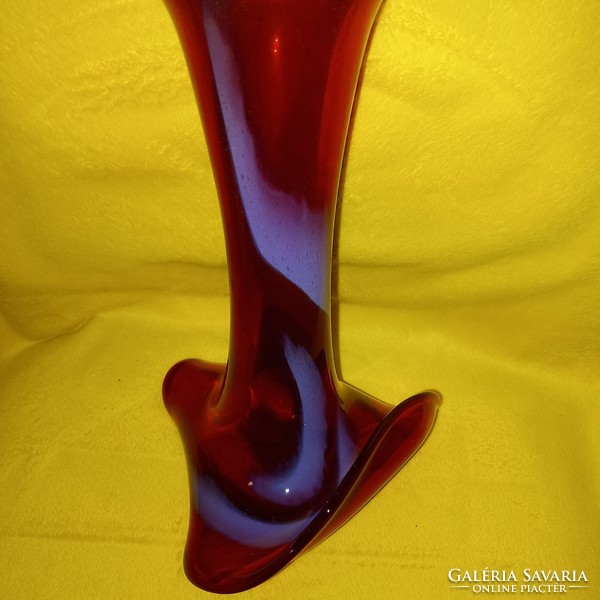 Gyönyörű, rubinvörös, Muránói üveg váza. Asztali váza.