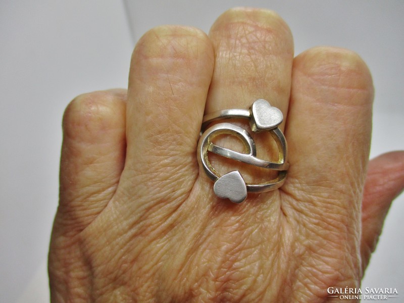 Különleges kézműves ezüst  gyűrű szivecskékkel, nagyon egyedi.