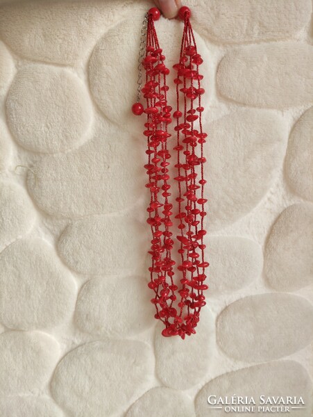 Több soros piros műanyag lapos gyöngyös retro nyaklánc 70-80 -as évek