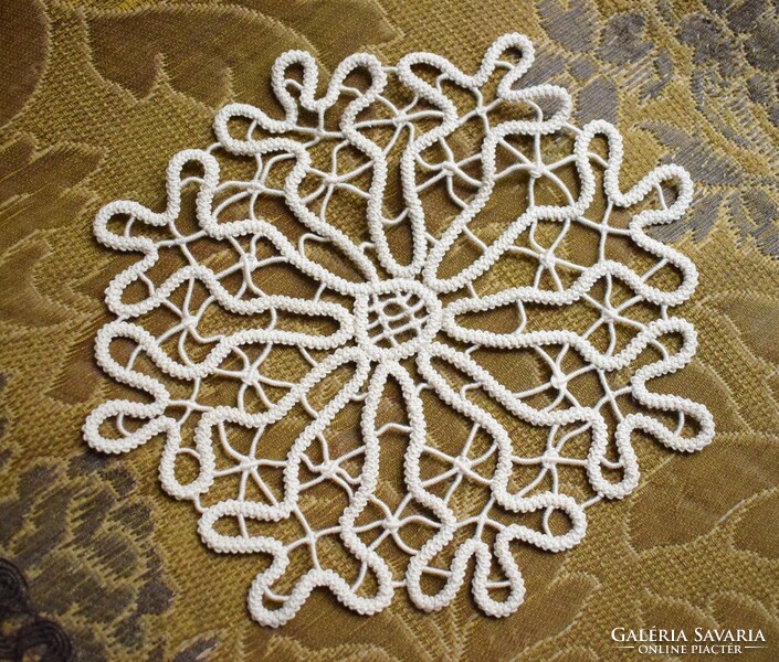 Cord lace, pointlass lace, needlework decorative tablecloth, 19.5 cm