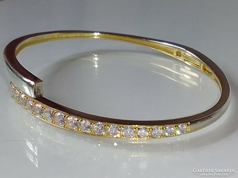 Gold-plated 14 carat silver unisex bracelet is easy to wear!