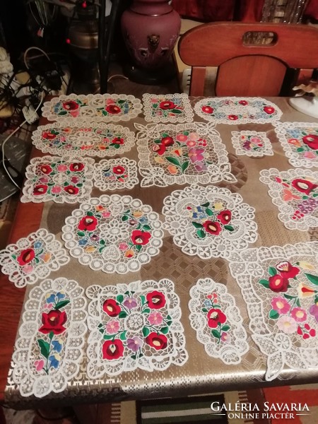 Antique wonderful tablecloths in several sizes 19 pcs