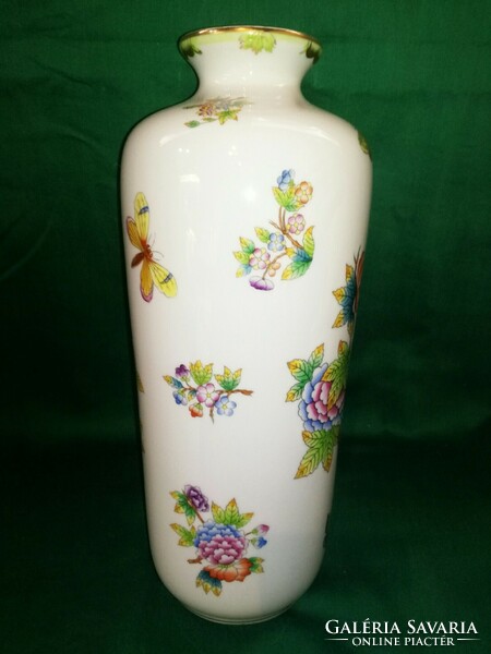 Extra-rare large-scale Victoria vase from Herend