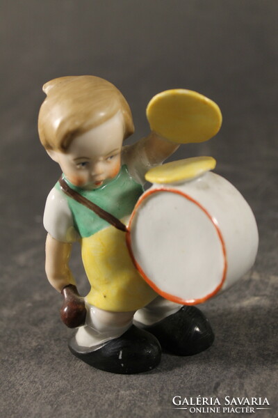 Porcelain drummer 863