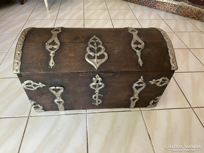Small baroque treasure chest