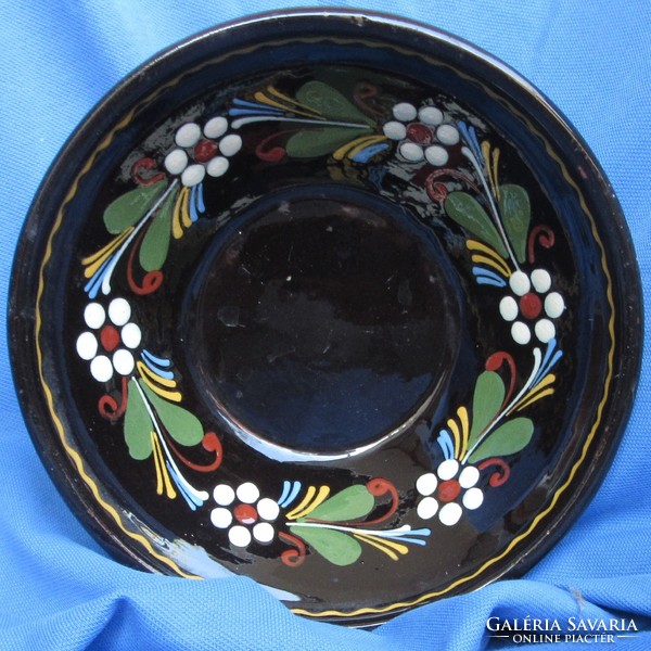 Handcrafted ceramic wall plate with flower pattern from Hódmezővásárhely, marked, diameter 18.2 cm