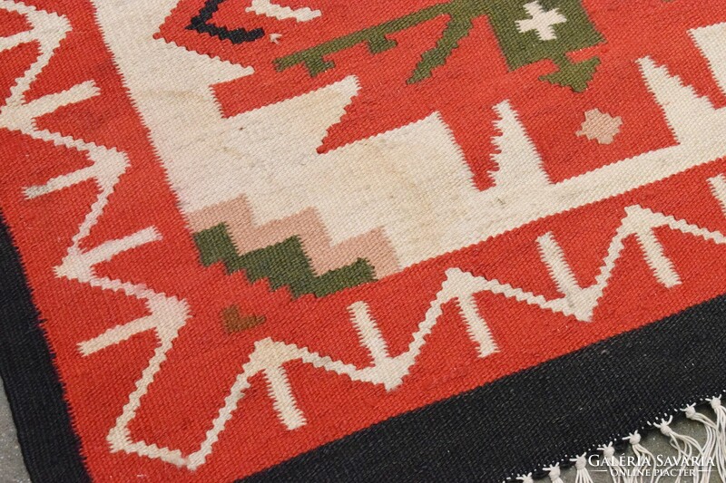 Toronto hand-woven wool rug 180x91cm + fringe