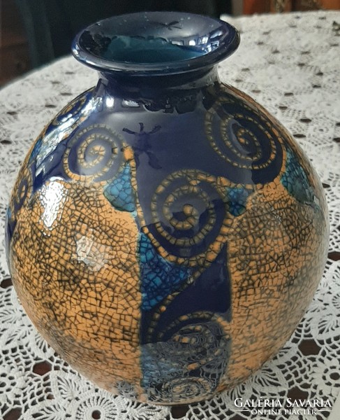 Különleges mázas gömb kerámia váza T.S  szignóval
