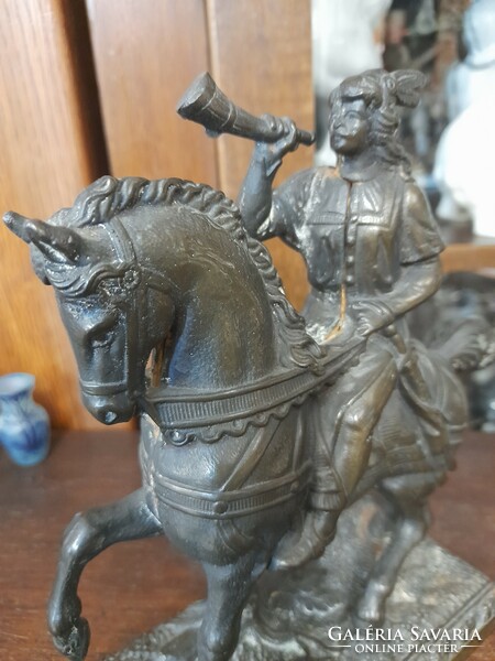 Old bronze-engraved metal hunting scene horse figure with horns, statue. 18.5 Cm.