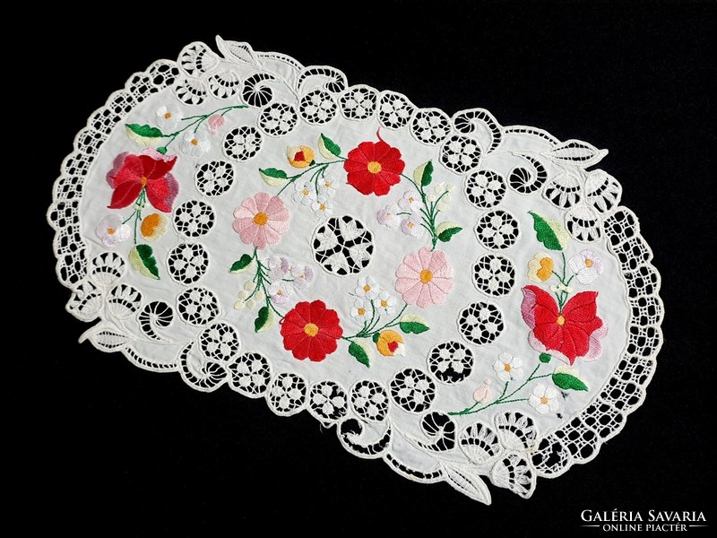 Table cloth embroidered with a Kalocsa pattern, 41 x 24 cm