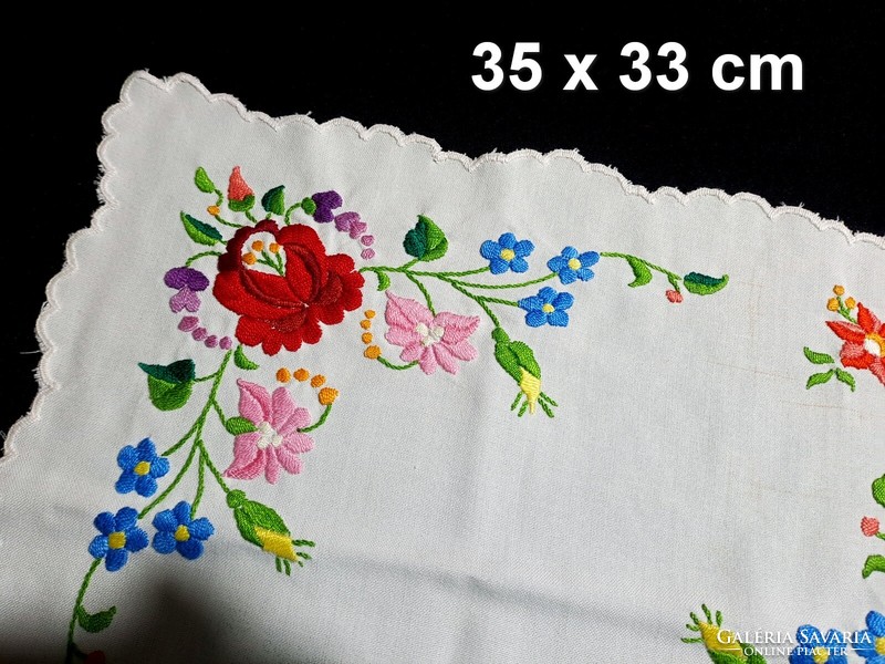 Tablecloth embroidered with Kalocsa pattern 35 x 33 cm