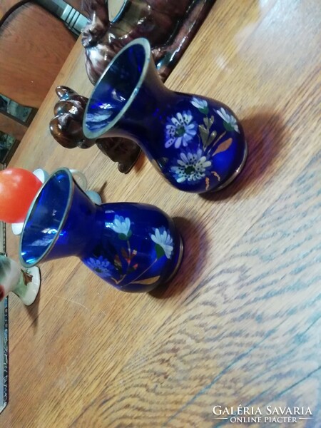 Kék színű üveg kis vázák párban a képeken látható állapotban