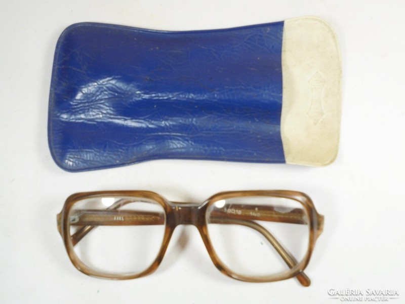Régi retro szemüveg Ofotért feliratú műanyag tokkal kb. 1970-es évek