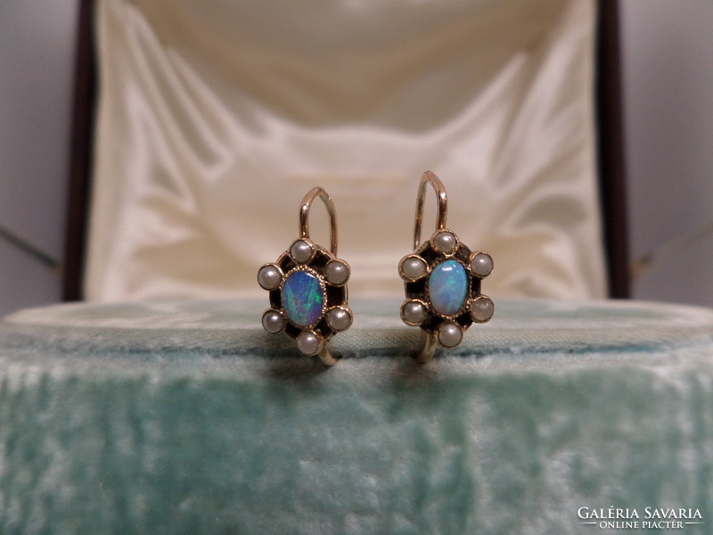Antik arany fülbevaló pár opálokkal és gyöngyökkel
