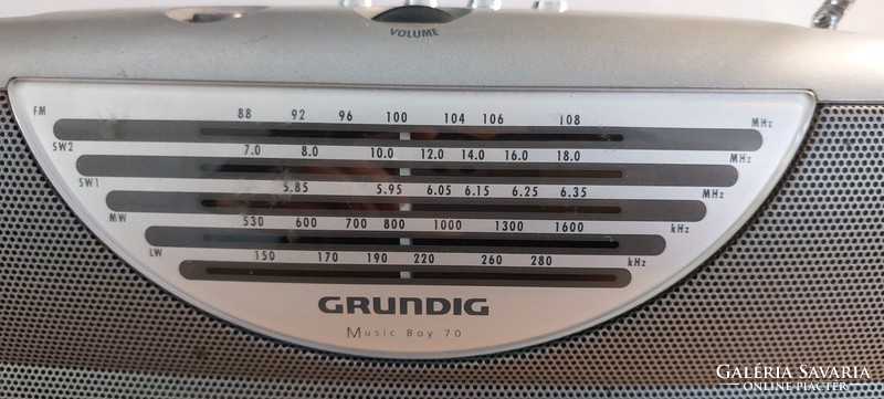 Grundig Music Boy 70 hordozható rádió, FM, KW1, KW2, MW, LW vétel,fejhallgató csatlakozós