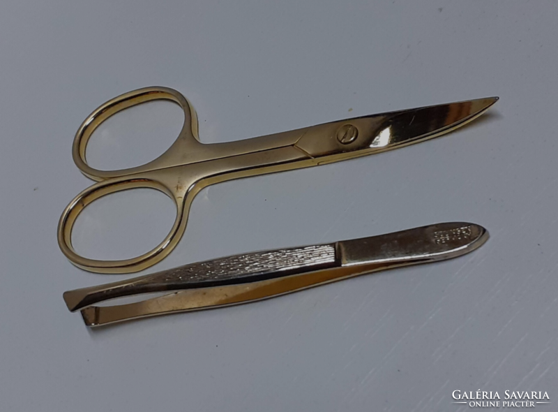Sold as a set of gold-plated Solingen eyebrow scissors with small gold-plated scissors in a nice, well-preserved condition
