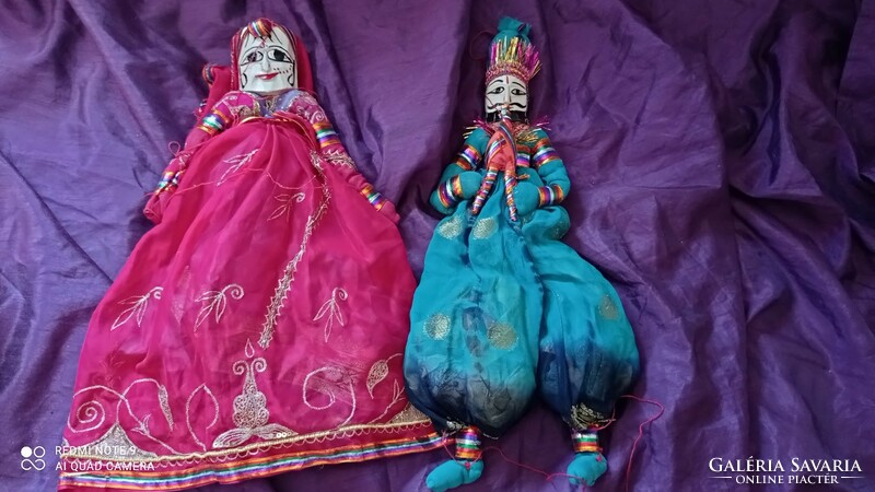 Régi marionettbábok keleti indiai bábszínház kellékei