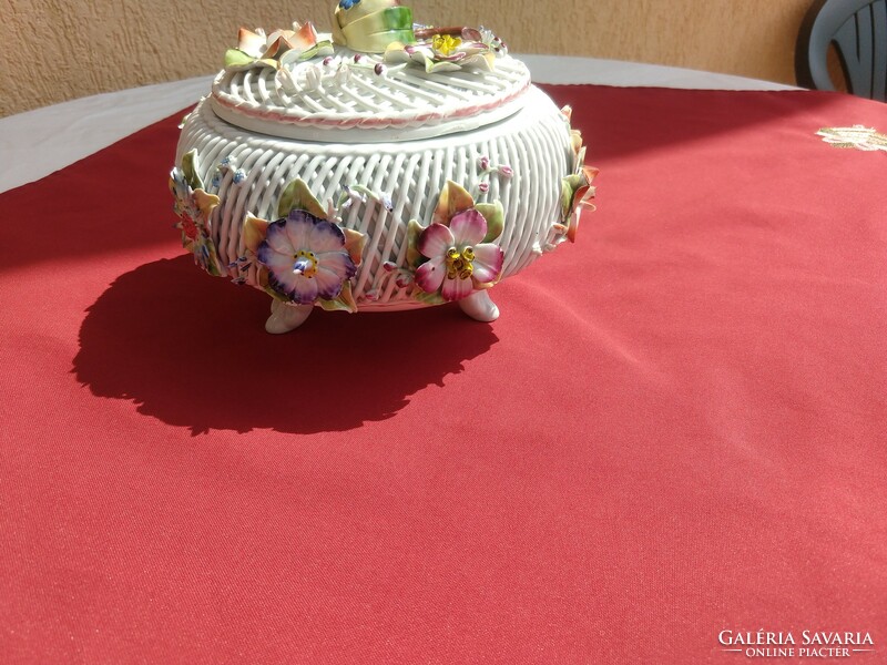 Large bonbonnier, with two layers of braided decoration and lots of flower appliqués, 20x16 cm, flawless,