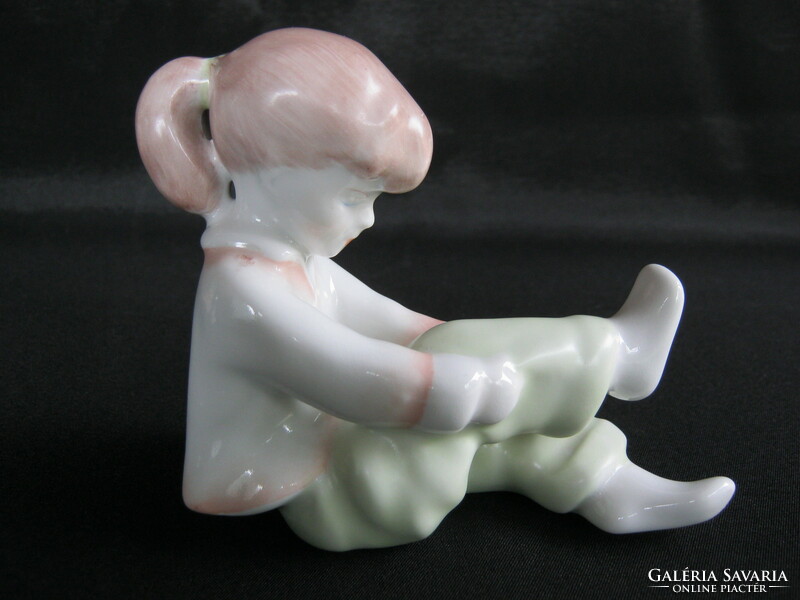 Porcelain little girl from Aquincum