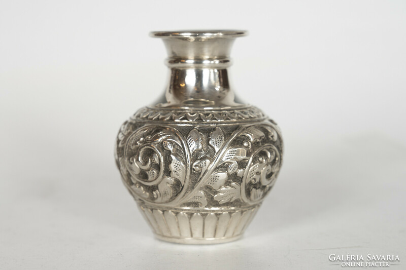 Ezüst kis méretű váza - indás dekorral