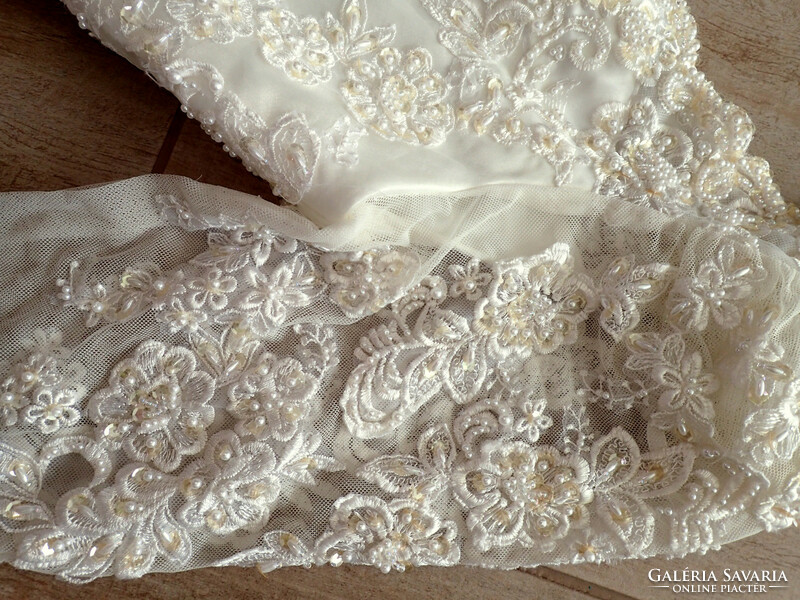 Hímzett flitteres gyöngyös GINZA COLLECTION álomszép ekrü vintage uszályos esküvői menyasszonyi ruha