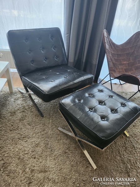 Barcelona chair with footrest