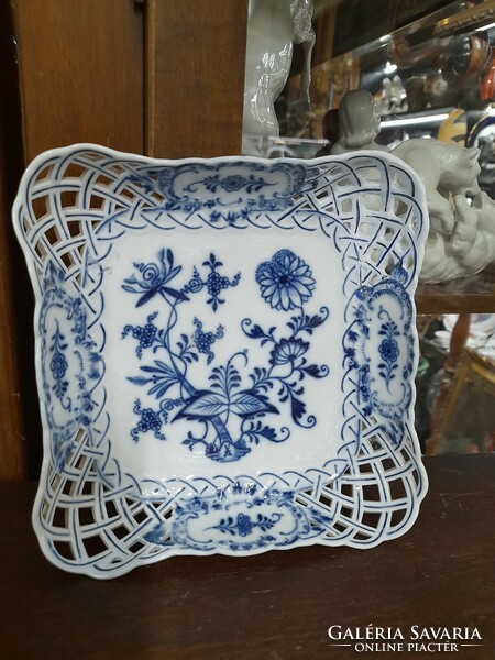 Alt German, Germany Meissen openwork, flower pattern porcelain serving bowl, plate. 23 Cm