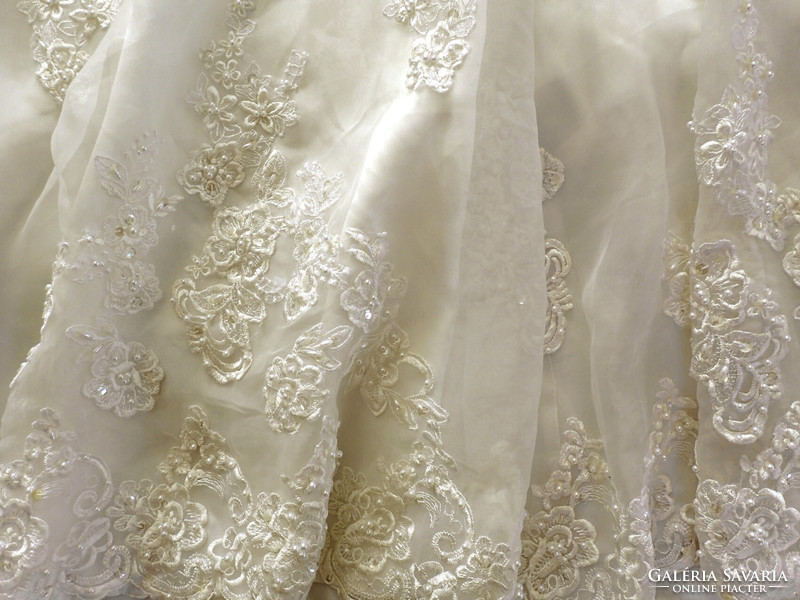 Hímzett flitteres gyöngyös GINZA COLLECTION álomszép ekrü vintage uszályos esküvői menyasszonyi ruha