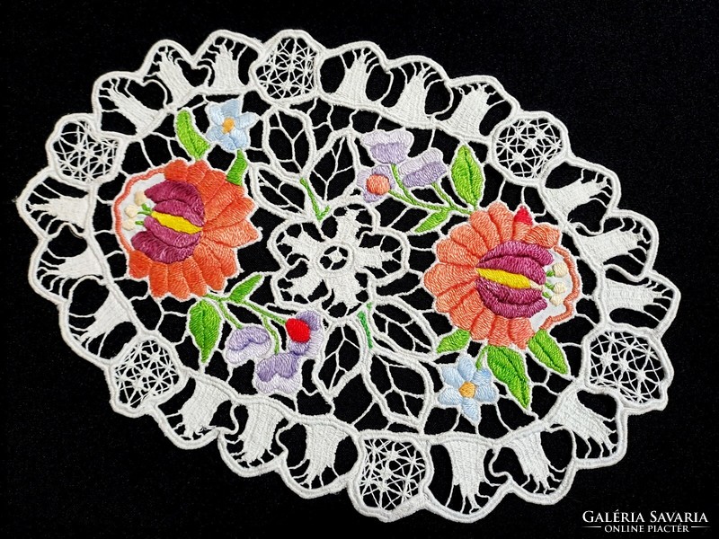 Table cloth embroidered with a Kalocsa pattern, 26 x 18 cm