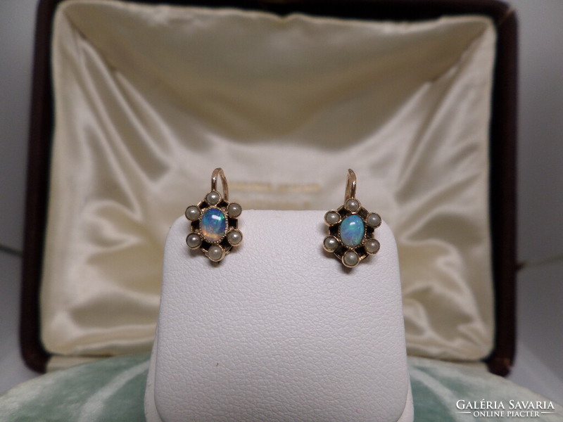 Antik arany fülbevaló pár opálokkal és gyöngyökkel
