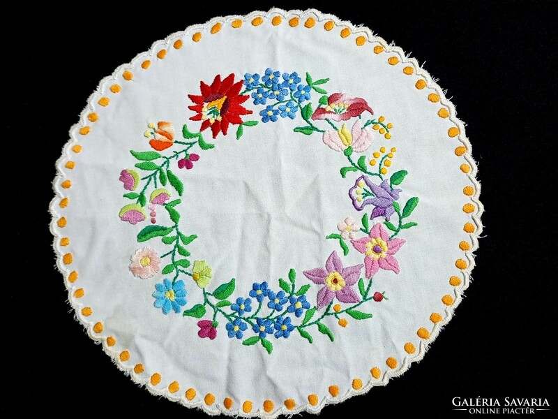 Round tablecloth embroidered with a Kalocsa pattern, 34 cm