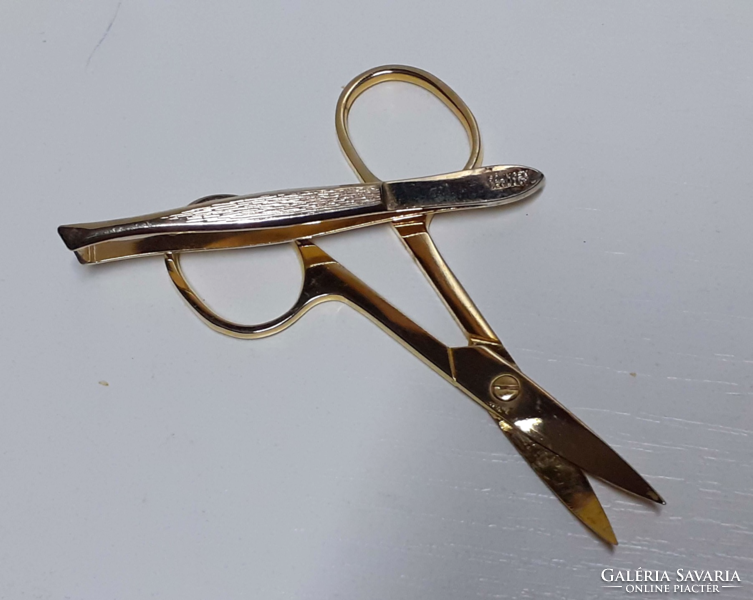 Sold as a set of gold-plated Solingen eyebrow scissors with small gold-plated scissors in a nice, well-preserved condition