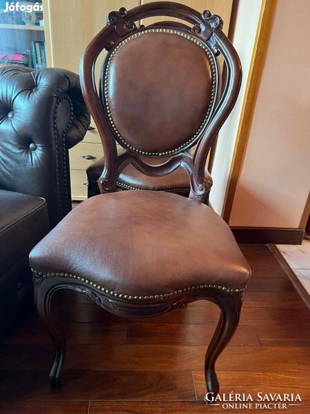 Antique chairs (4 pieces) in mint condition, with or without a table