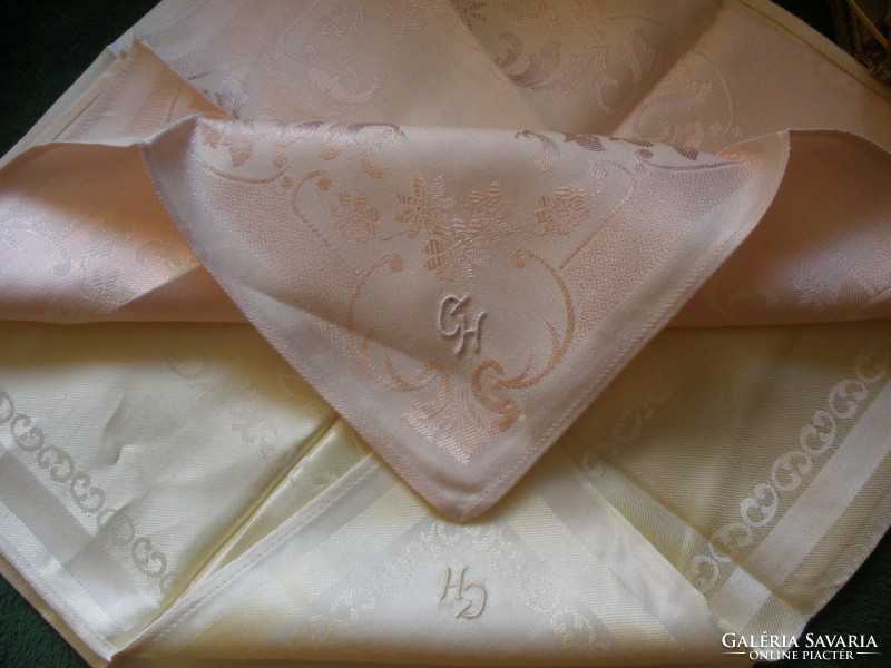 Silk damask napkins with monogram