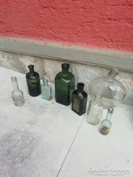 Régi gyógyszeres üvegek a képeken látható állapotban
