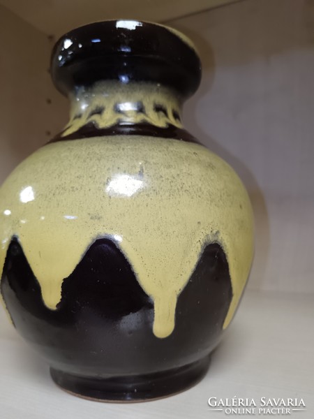 Barna-sárga mázas kerámia váza