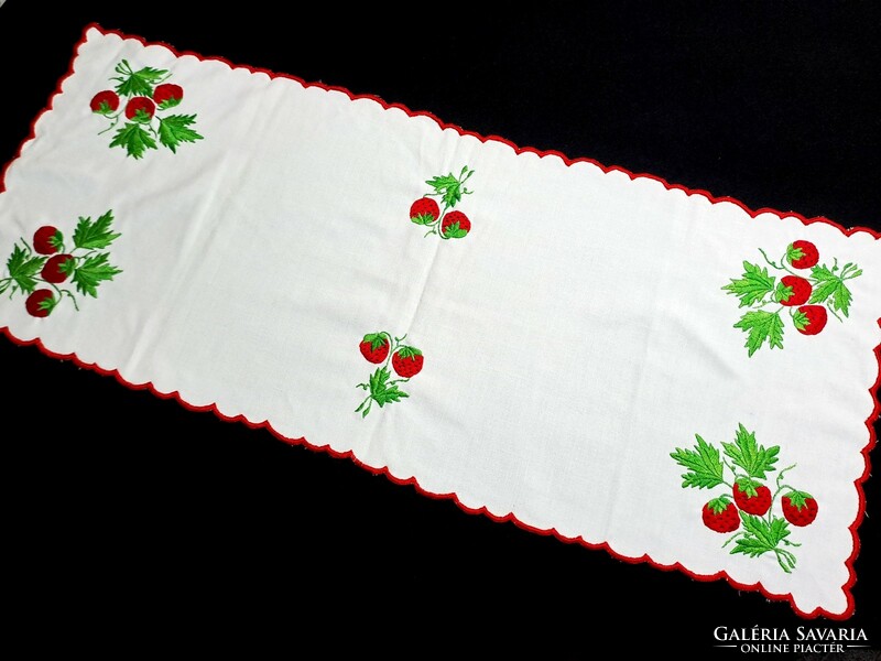 Tablecloth embroidered with a strawberry pattern, runner, 88 x 37 cm