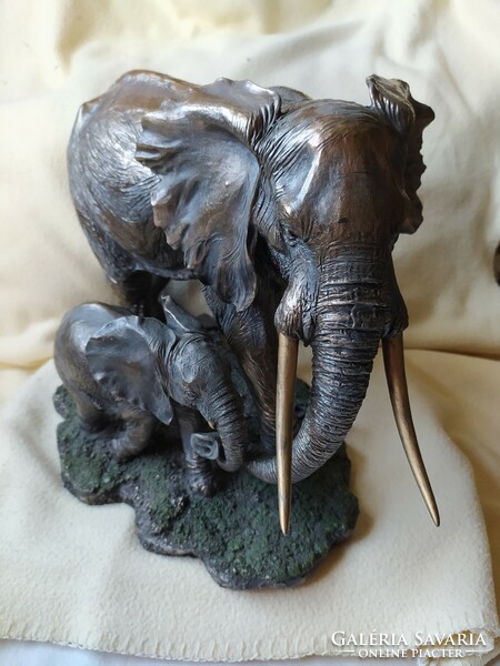 Zawadi: huge small sculpture with an elephant calf, flawless, marked 43x29 cm