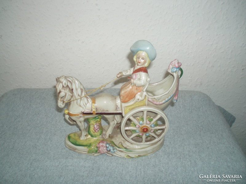 Lovaskocsi. Kézzel festett német porcelán figura, jelzett, hibátlan, -16,5 cm