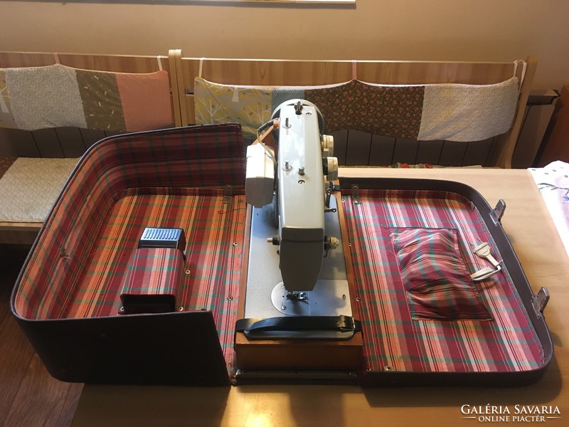 Old Podolsk 142 bag - sewing machine