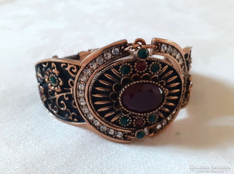 Very nice metal alloy bracelet decorated with colored polished glass