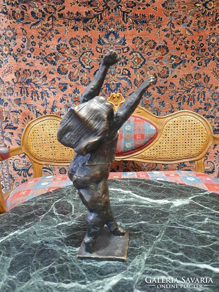 Stretching, slightly chubby female bronze statue. It has no signature. With a very nice cast. 30cm high.