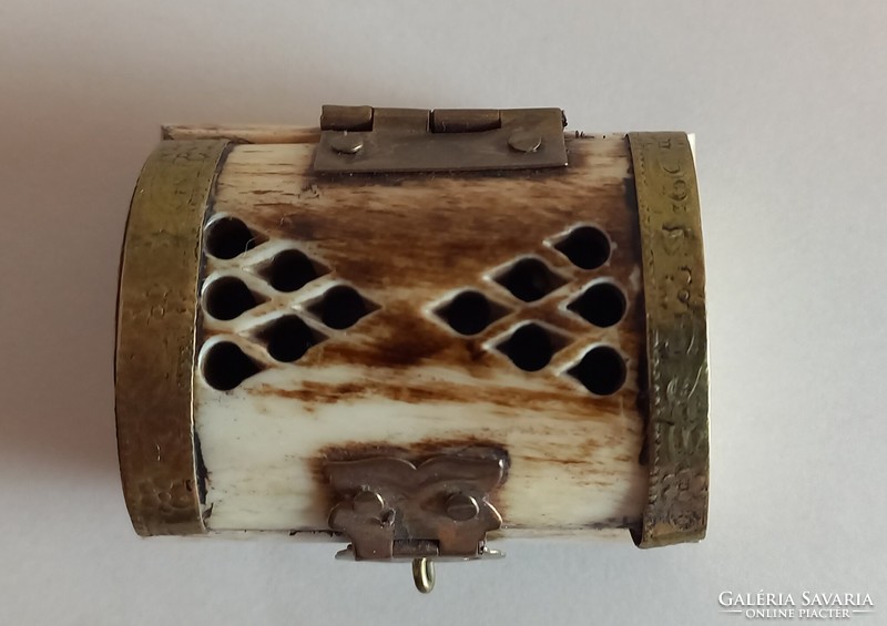 Antique Rajasthani (India) camel bone jewelry box small size 1920-1949