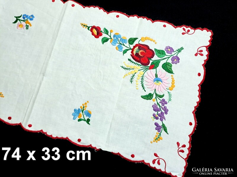 Tablecloth embroidered with a Kalocsa pattern, runner, 74 x 33 cm