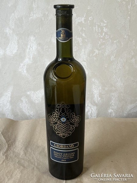 1 Glass of 7.5dl 2001 Italian white wine giordano - pinot grigio delle venezie (12%)