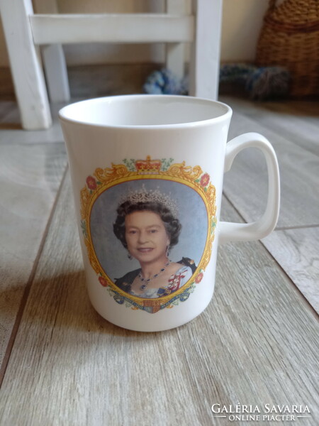 Fabulous British Reign Porcelain Commemorative Cup (Golden Jubilee of Elizabeth II)