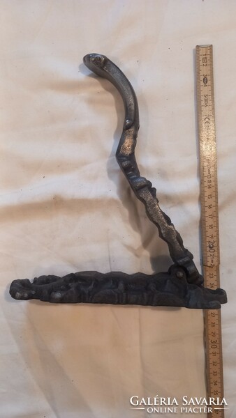 R! Old, large cast iron nutcracker (patent marked)