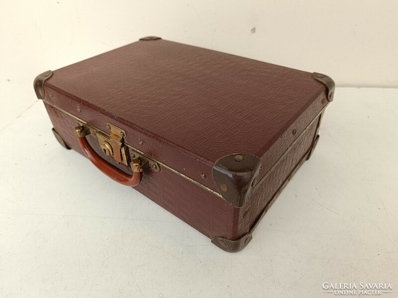 Antik ruhás kis bőrönd koffer jelmez dekoratív film színház kellék szép állapot 862 8693