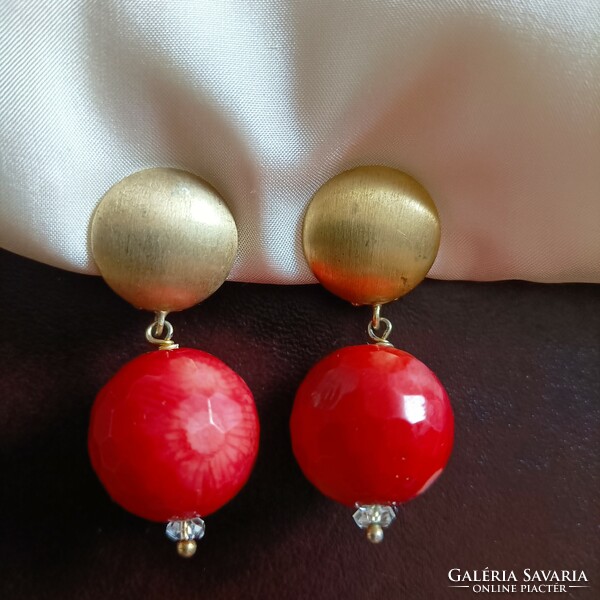 Gold-plated silver ear clip with coral