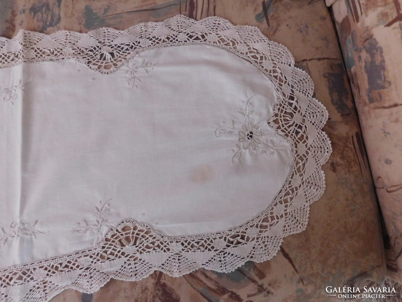 Old oval table runner